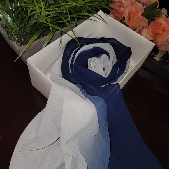 Scarf - Picture 7 of 9